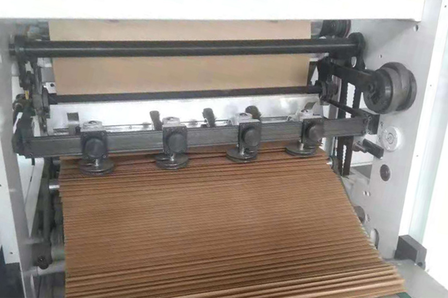 Applications of High Speed Fanfold Kraft Paper Folding Machines Across Different Industries